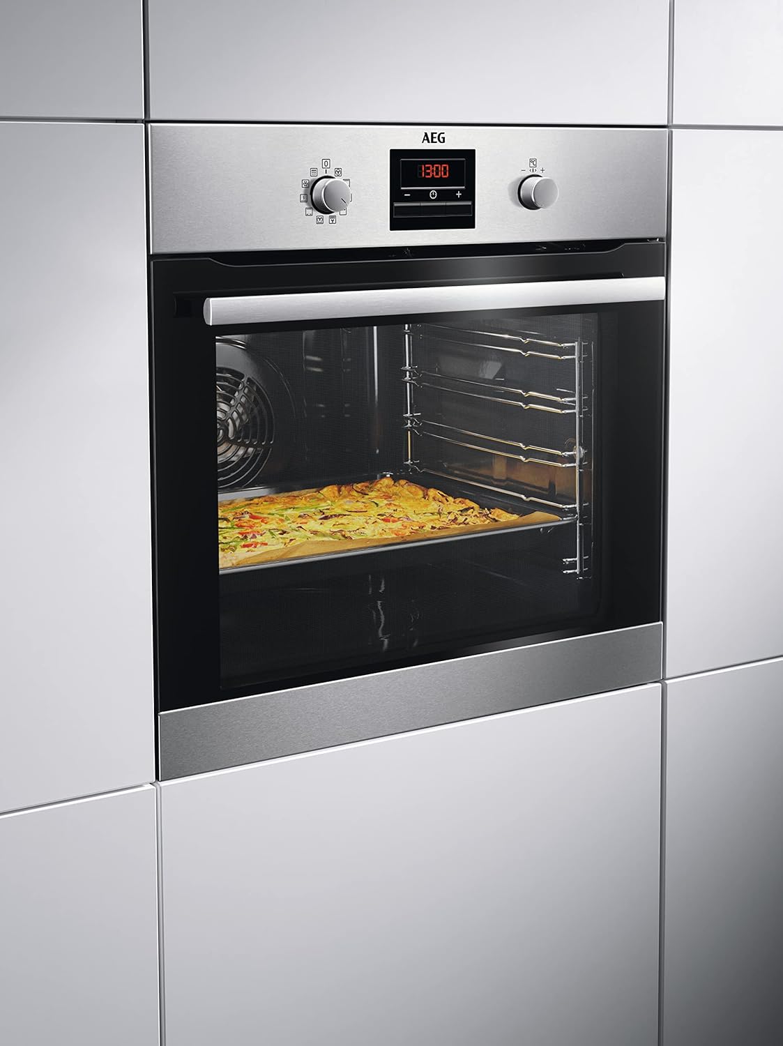 AEG Einbaubackofen – Serie 5 Ringheißluft: Gleichmäßige Garergebnisse auf 3 Ebenen – Pyrolyse Selbstreinigung – 25 Automatikprogramme – LED-Touchdisplay – Schnellaufheizung – Schwarz – BPE53516AB