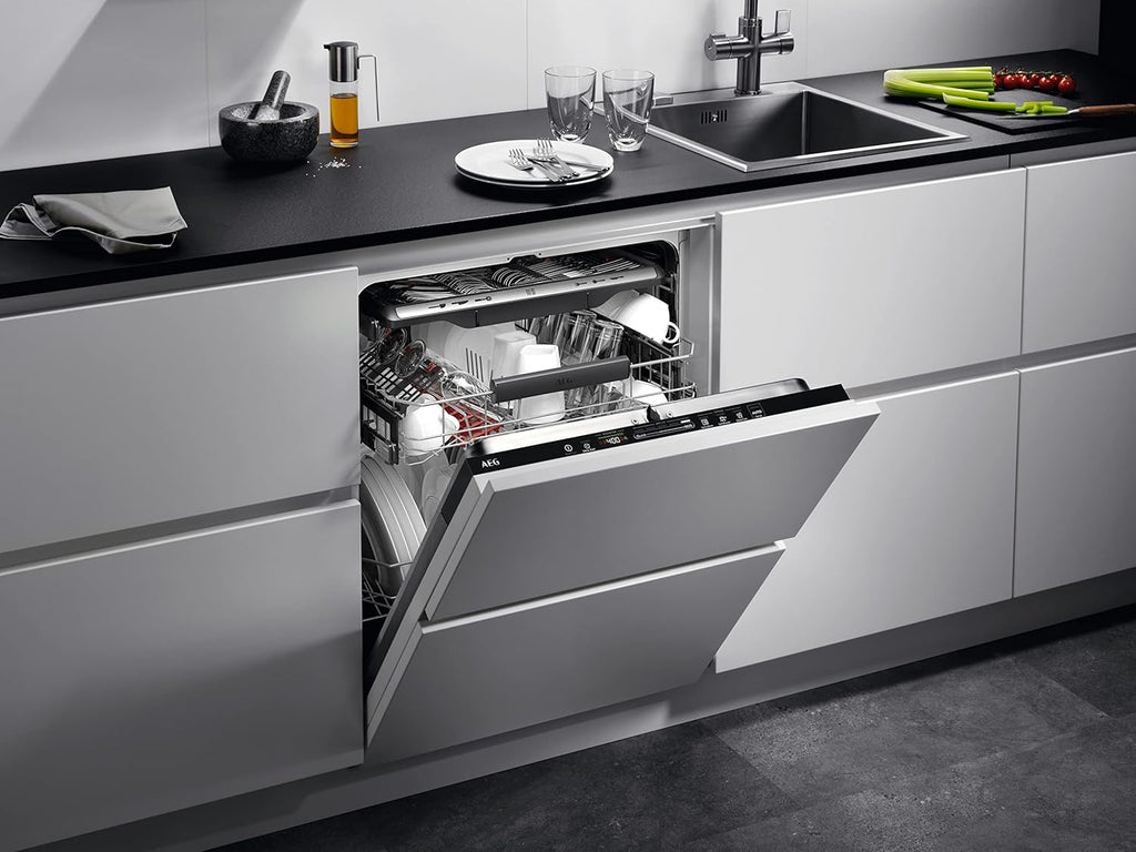 AEG Vollintegrierter Geschirrspüler 60cm, Spülmaschine Serie 7000: mit Glasschutz, Energieklasse A, Besteckschublade, personalisierte Zeit-Steuerung, leise 41dB, ComfortRails, Wasserstopp, FSE7676AP