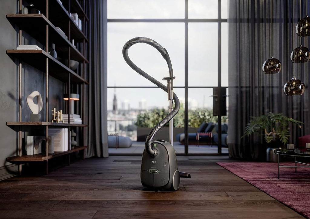 AEG CLEAN 6000 AB61C2DB Staubsauger mit Beutel / hohe Saugleistung / inkl. Polsterdüse / 50 % Recyclingkunststoff / ideal für Haustierbesitzer / Reinigen von Polstern / 12 m Kabel / 750 W / Blau
