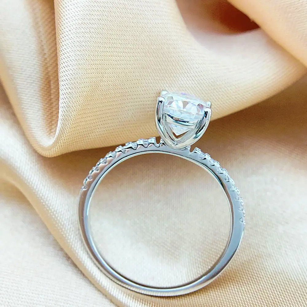 Oval Cut Moissanite Ring