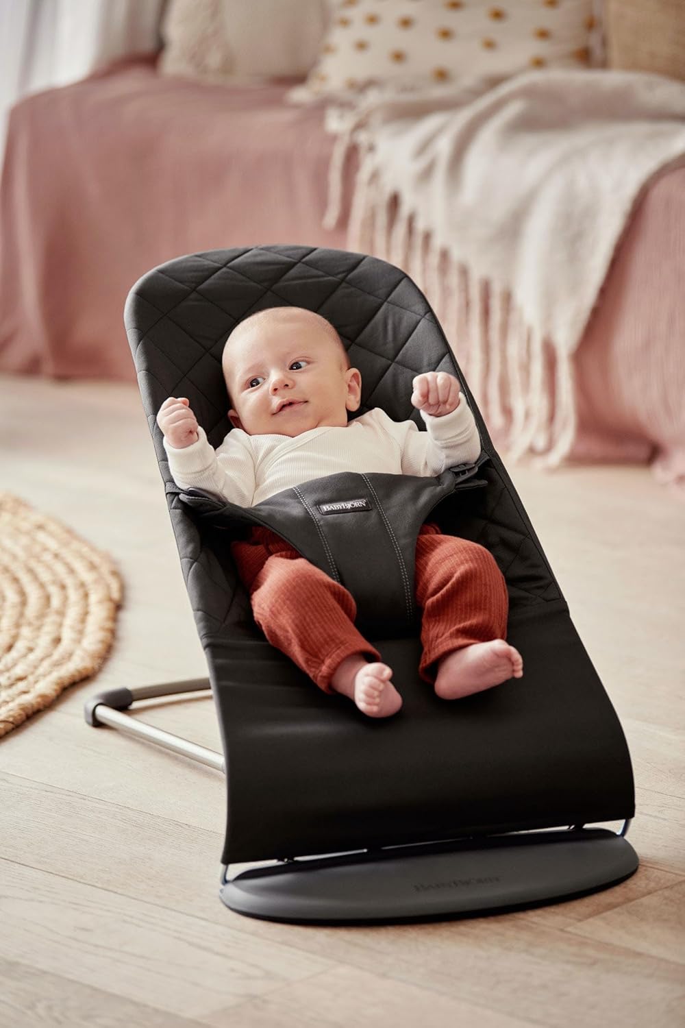 BabyBjörn Babywippe Bliss, Gewebt, Blütenblatt-Steppung, Sandgrau