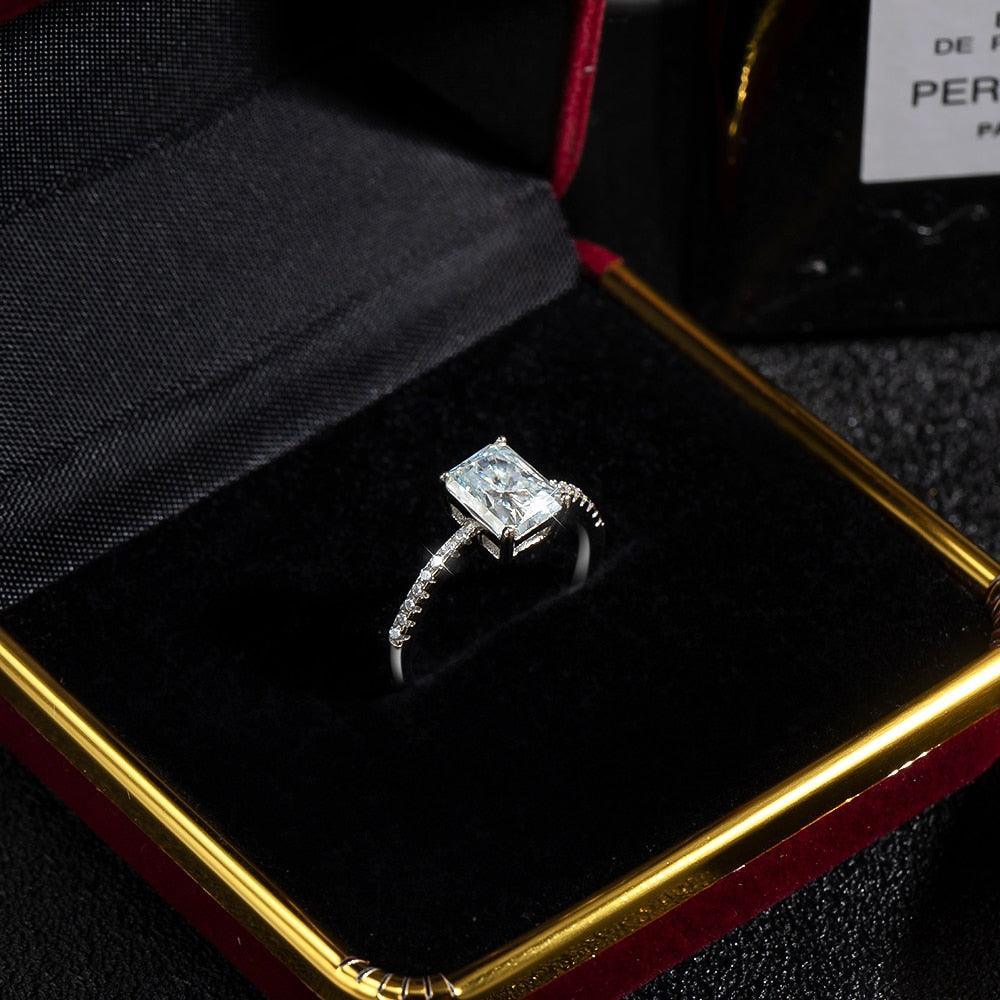 Radiant Classic Ring